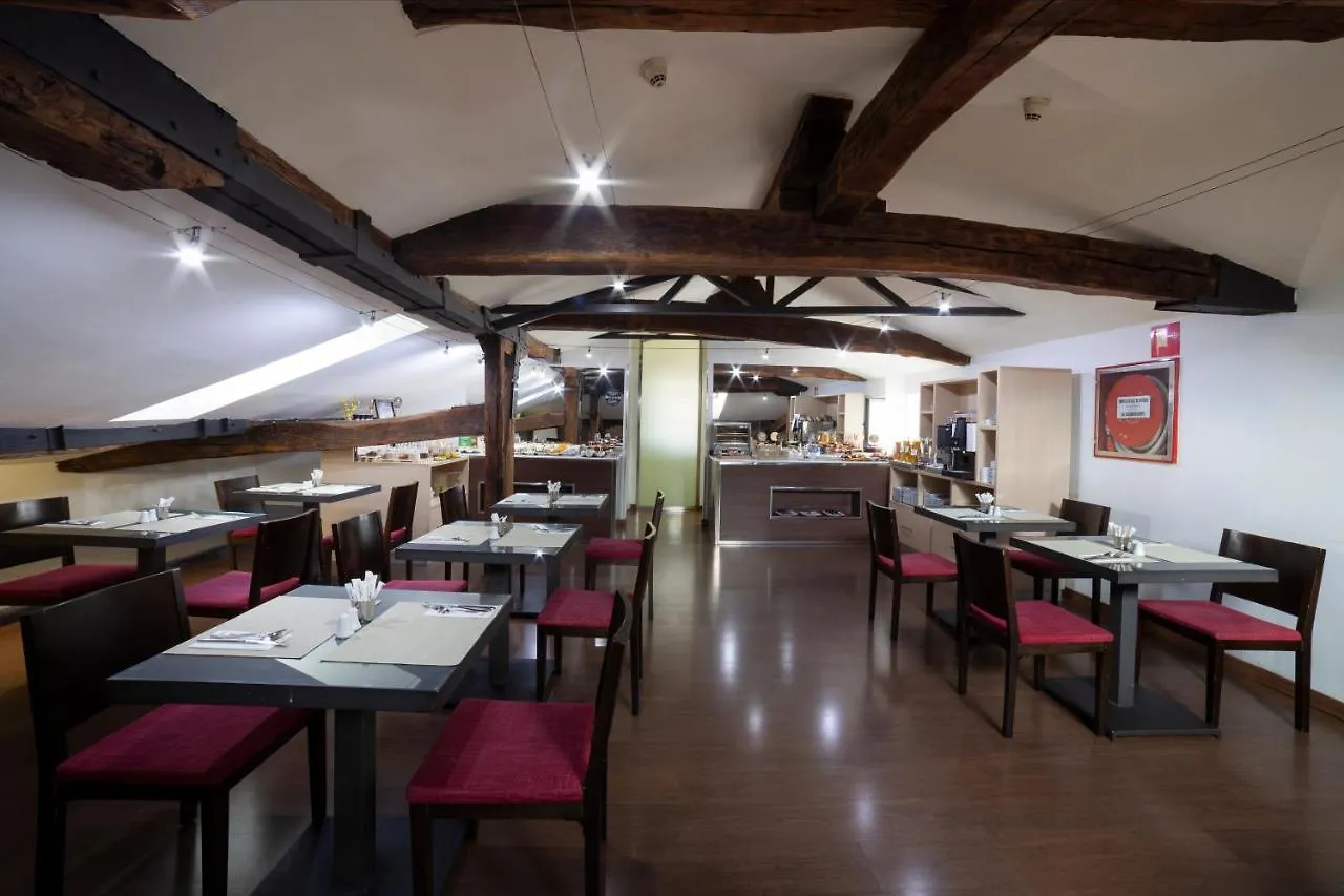 Petit Palace Arana Bilbao 3*,